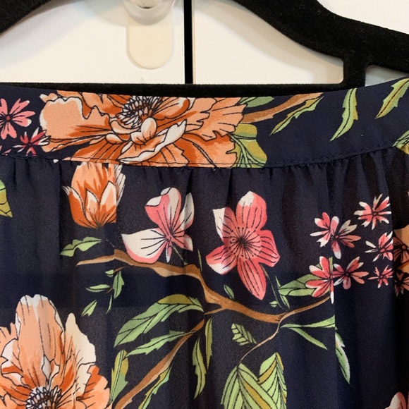 Violet & Claire floral blouse size Medium - Picture 6 of 8